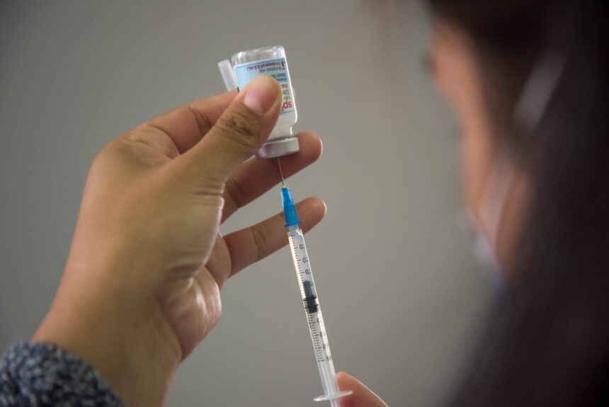 Vacuna contra el virus sincicial respiratorio (VSR) en adultos Vacuna contra el virus sincicial respiratorio (VSR) en adultos